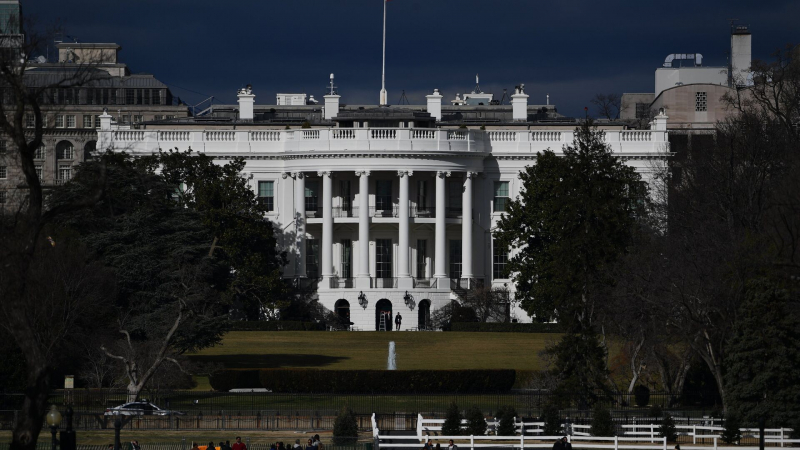 Bloomberg: США неохотно обсуждают помощь Украине