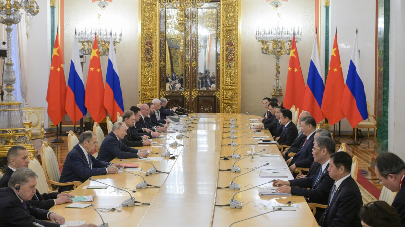 Путин назвал Си Цзиньпина дорогим другом