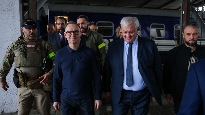 Охранник президента Польши совершил дерзкую выходку в Киеве