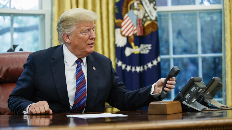 Трамп удалял пост про разговор с Путиным