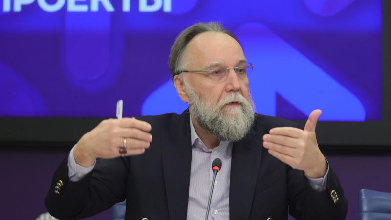 Американцы восстали против либерального нацизма, заявил Дугин