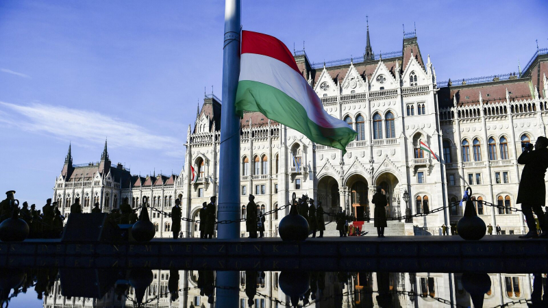 Венгрия попросила ЕС наложить санкции на трех работников Минобороны Украины