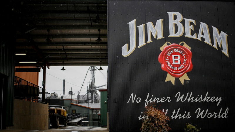 Японский бренд виски Jim Beam готовится к торговым войнам, пишут СМИ