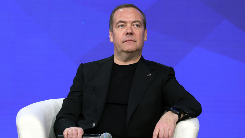 Медведев рассказал, с кем можно вести переговоры по Украине