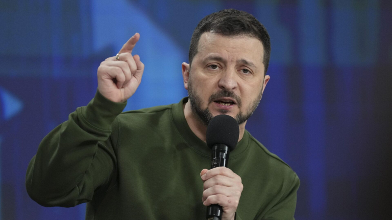 Зеленский заявил, что знает об отмывании денег через фонды Порошенко*